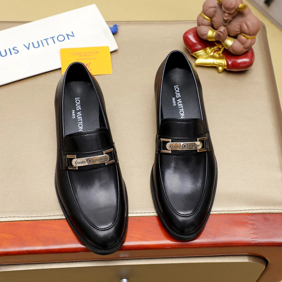 Men's Men's Shoes 💰420 💰[Louis Vuitton] LV high-end business formal leather shoes! ! Luxurious and elegant style, equal emphasis on practicality and style, professional focus on details and quality, counter original 1⃣️: 1⃣️ super accurate reproduction👍🏻! Material: The upper is made of imported original soft 🐂cowhide ➕imported first-layer sheepskin lining. Original anti-slip and wear-resistant outsole! Code number: 39--45, (38.46 custom-made) Large quantities in stock!